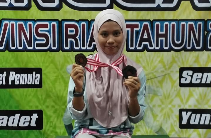 Siswi SMKN 1 Bengkalis Raih Dua Medali di Kejurprov Anggar